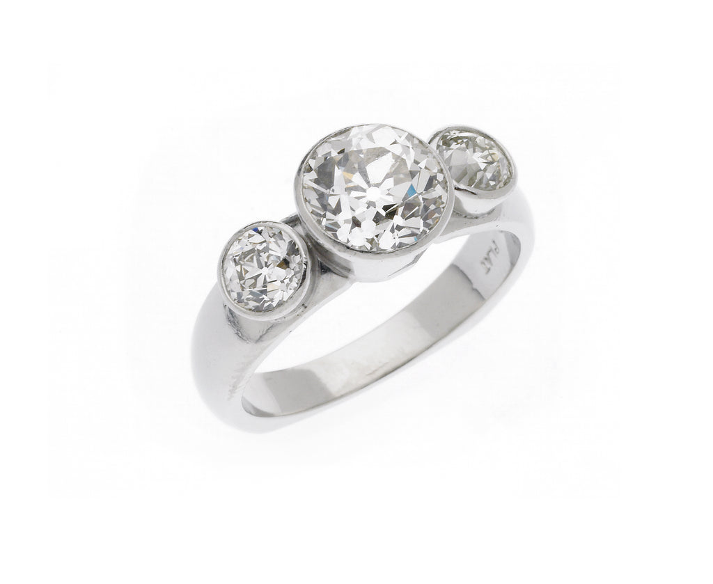 BIG DIAMOND – Platinum and three stone